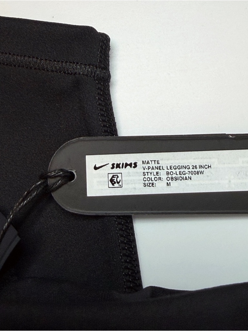 NWT NikeSkims Matte V-Panel 26” Leggings - Picture 6 of 6